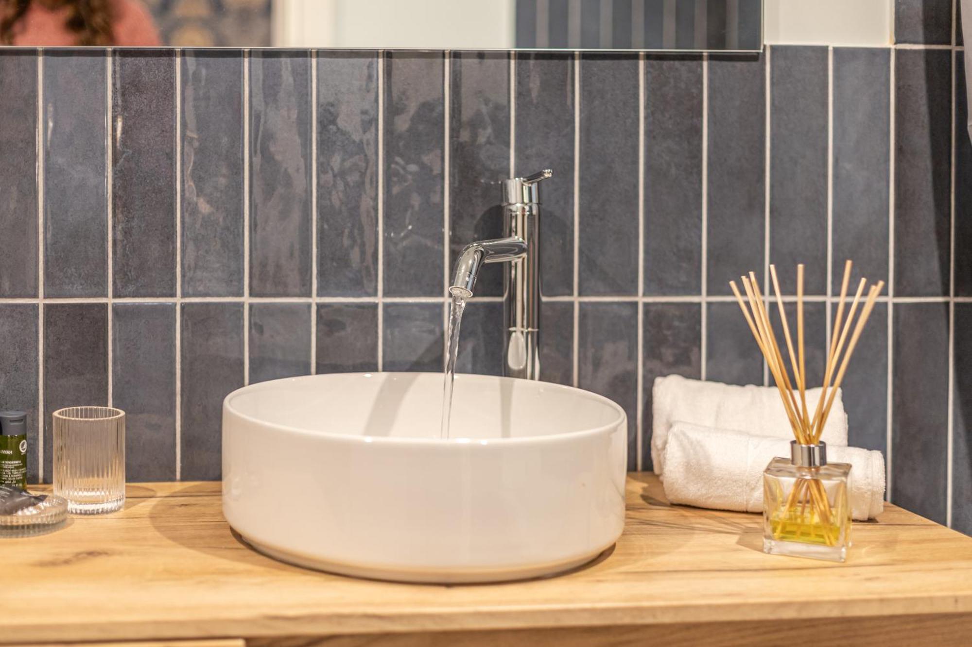 Ambra - Elegant At The Imperial Forums Apartment *