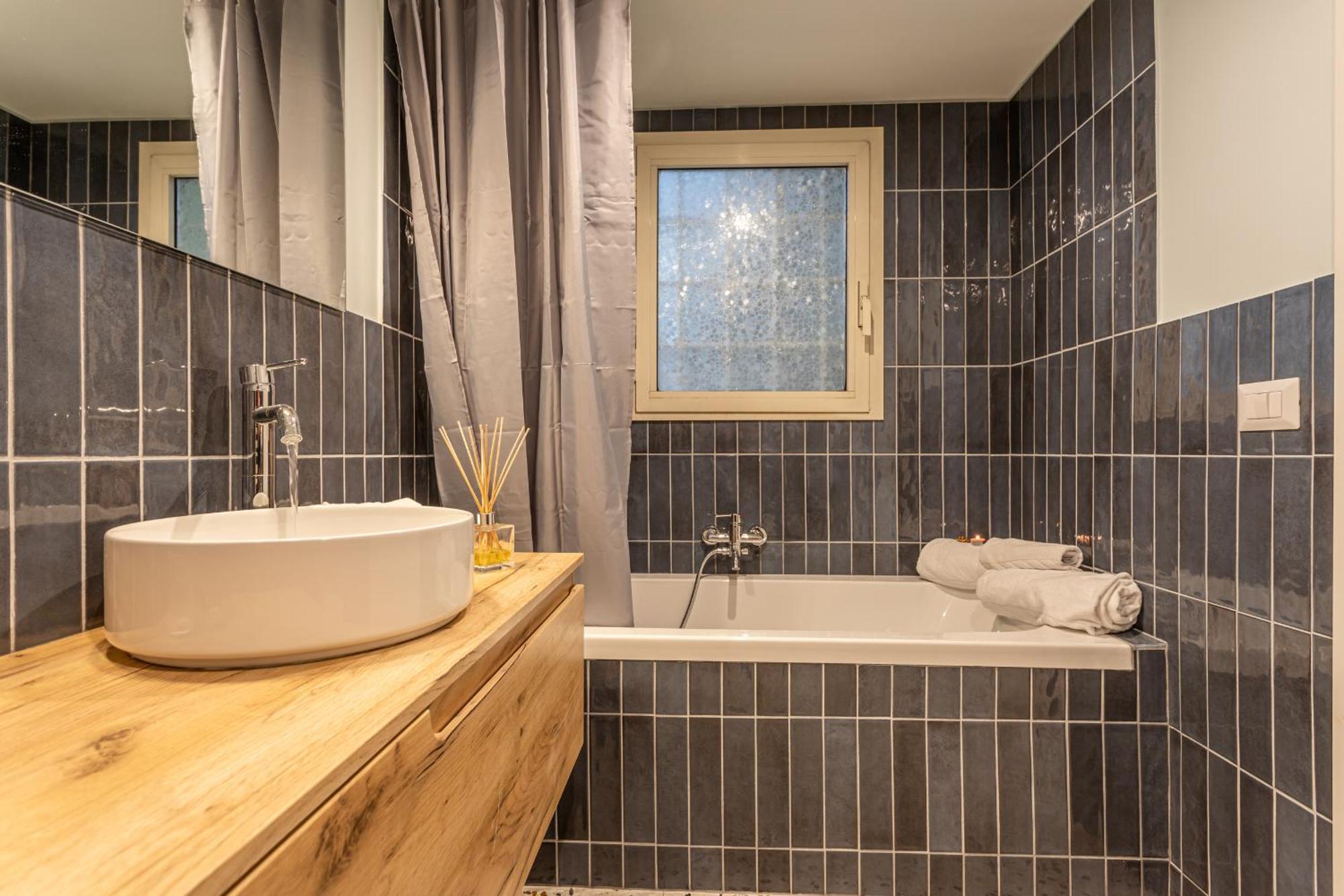 Ambra - Elegant At The Imperial Forums Apartment *